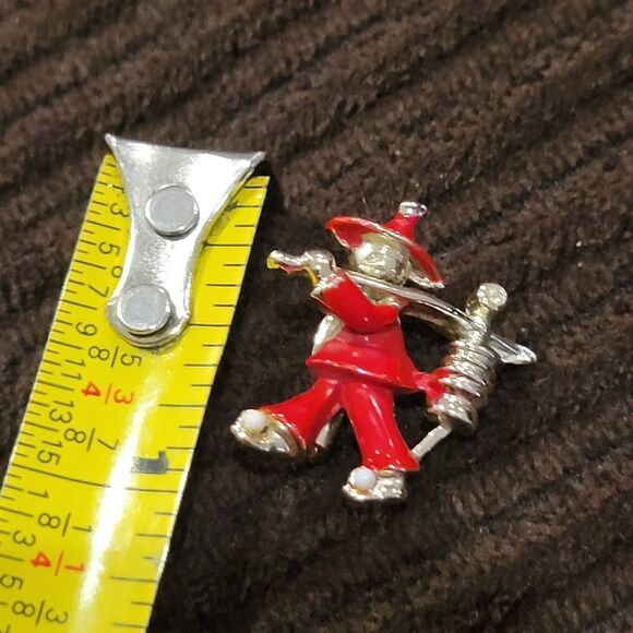 Vintage Asian Man Carrying a Lantern Small Brooch - 1950's MCM Scatter Pin - Picture 7 of 7